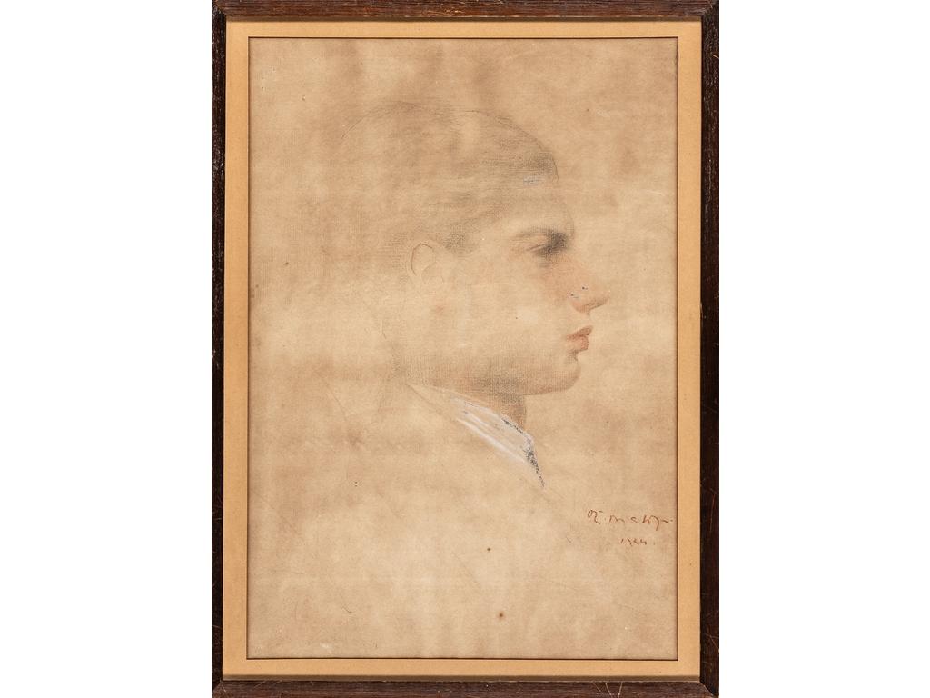 Ecole Française moderne : Portrait présumé de George ROMANOFF à 20 ans. Dessin aux trois crayons. Trace de signature en bas à droite. Taches et papier insolé. Dim : 46 x 32 cm.