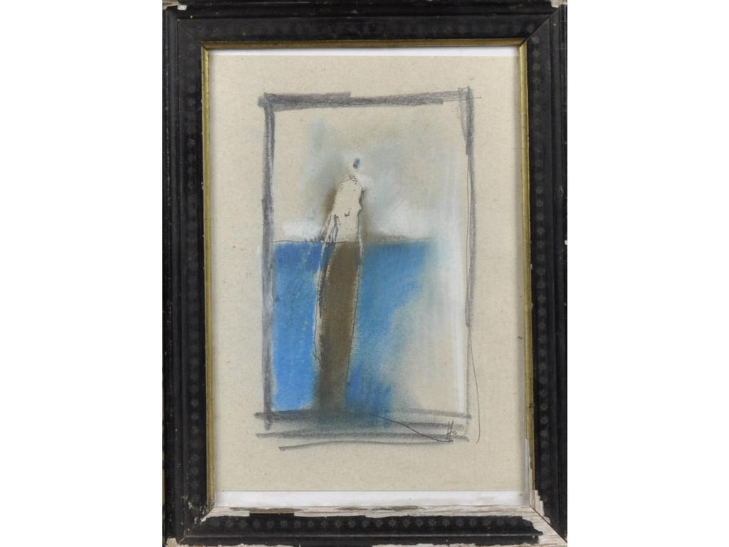 HO (Ecole contemporaine) : Femme debout. Petit dessin au pastel et fusain, signé en bas à droite. Dim. : 21x15cm.