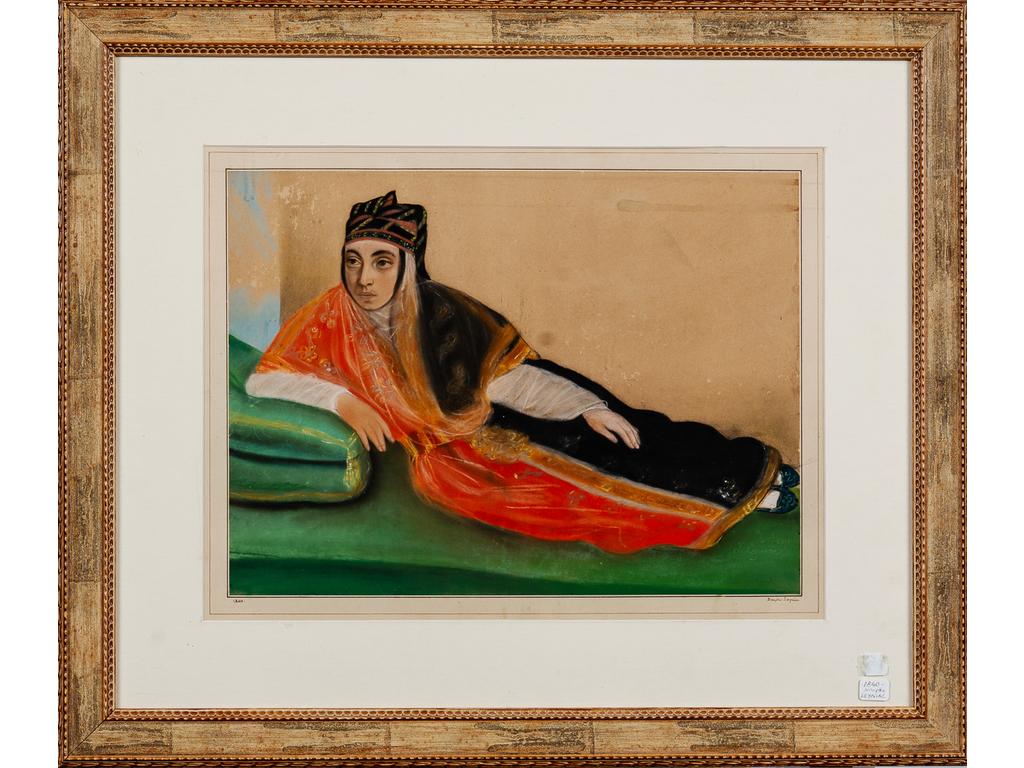 Ecole Orientaliste du XIXème siècle : Portrait d'une orientale allongée. Pastel signé en bas à droite