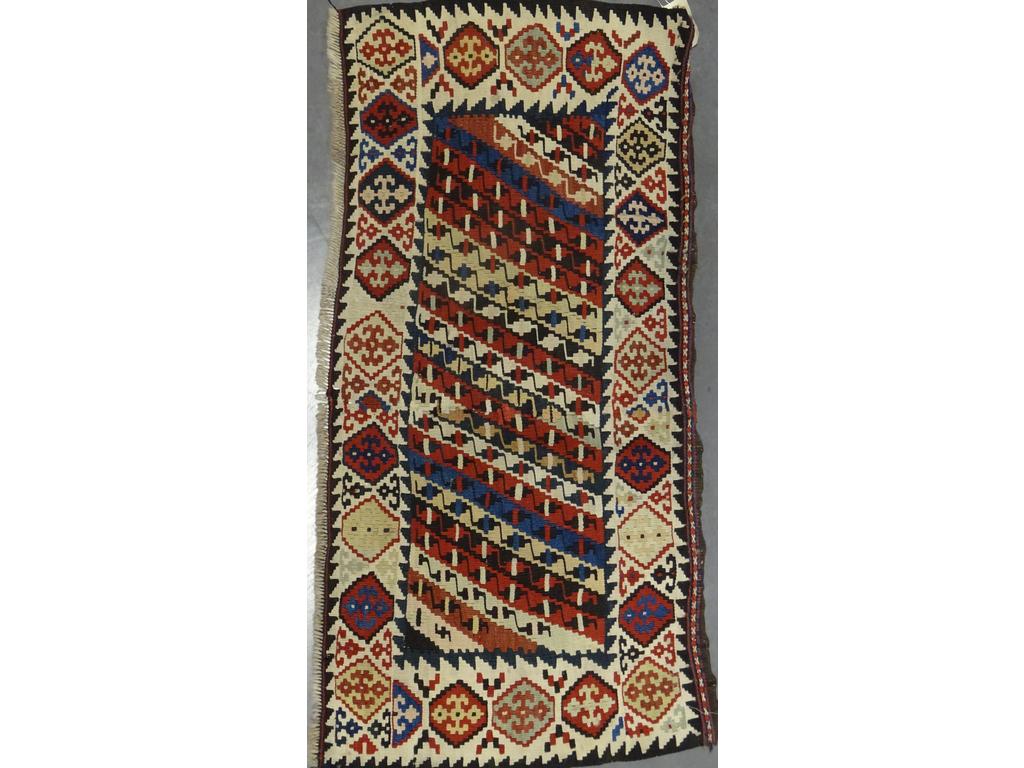 Petit tapis Kilim. Dim : 96.5 x 35 cm.
