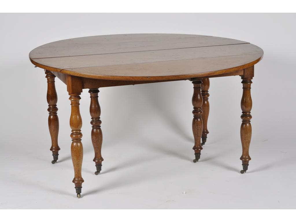 Table ronde à deux volets en acajou reposant sur 6 pieds à balustre dits 