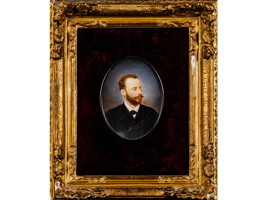 Miniature Epoque XIXème siècle : Portrait présumé d'Albert DUREY (journaliste). Miniature peinte dans un cadre en bois doré garnis de velours. Dim 12 x 9 cm.