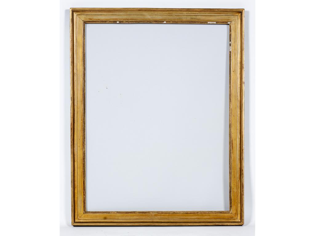 Cadre en bois et stuc doré à décor de frises de feuilles d'eau. Epoque XIXème siècle. (Manques et parties redorées). Dim int : 107 x 82.5 cm et dim ext : 119.5 x 94.5 cm.