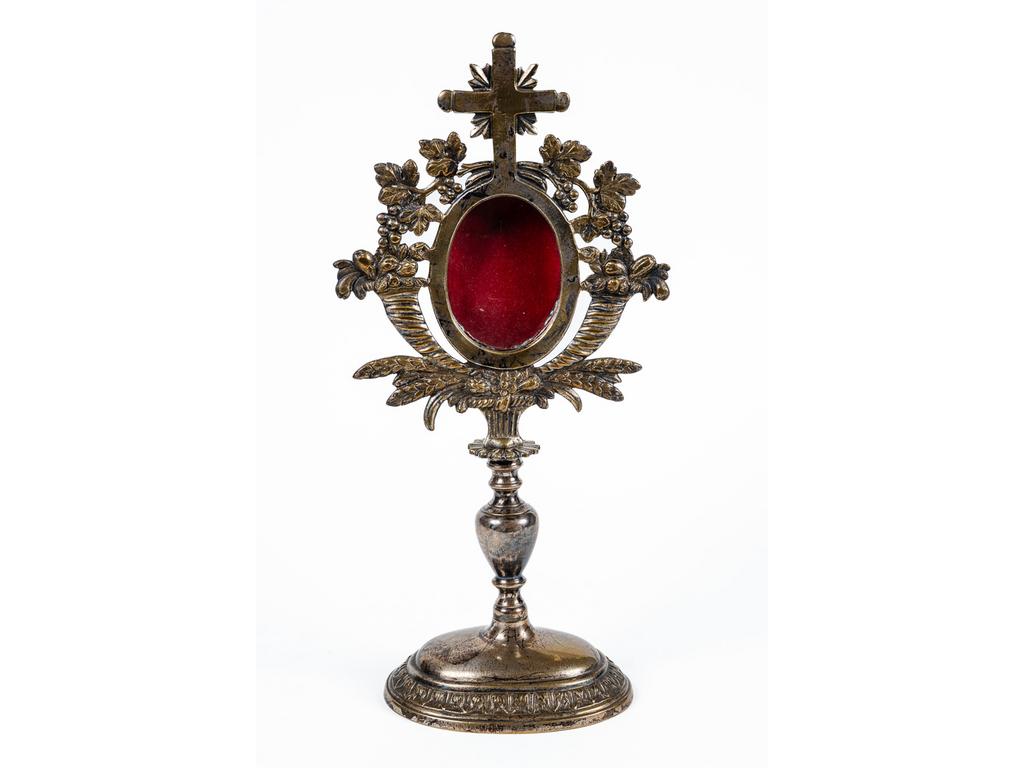 Reliquaire en bronze argenté à décor de corne d'abondance et pampre de vigne. Epoque XIXème siècle. Hauteur : 38.5 cm.