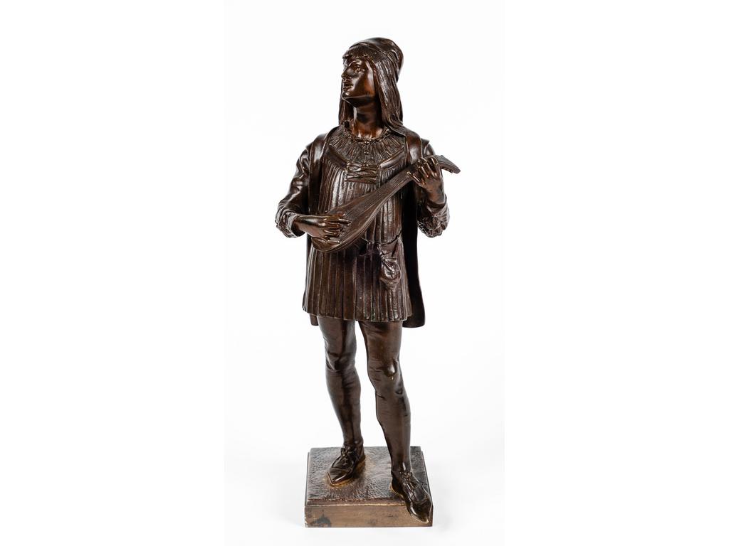 Eugène MARIOTON (1857-1933) : Joueur de luth. Bronze à patine brune signé