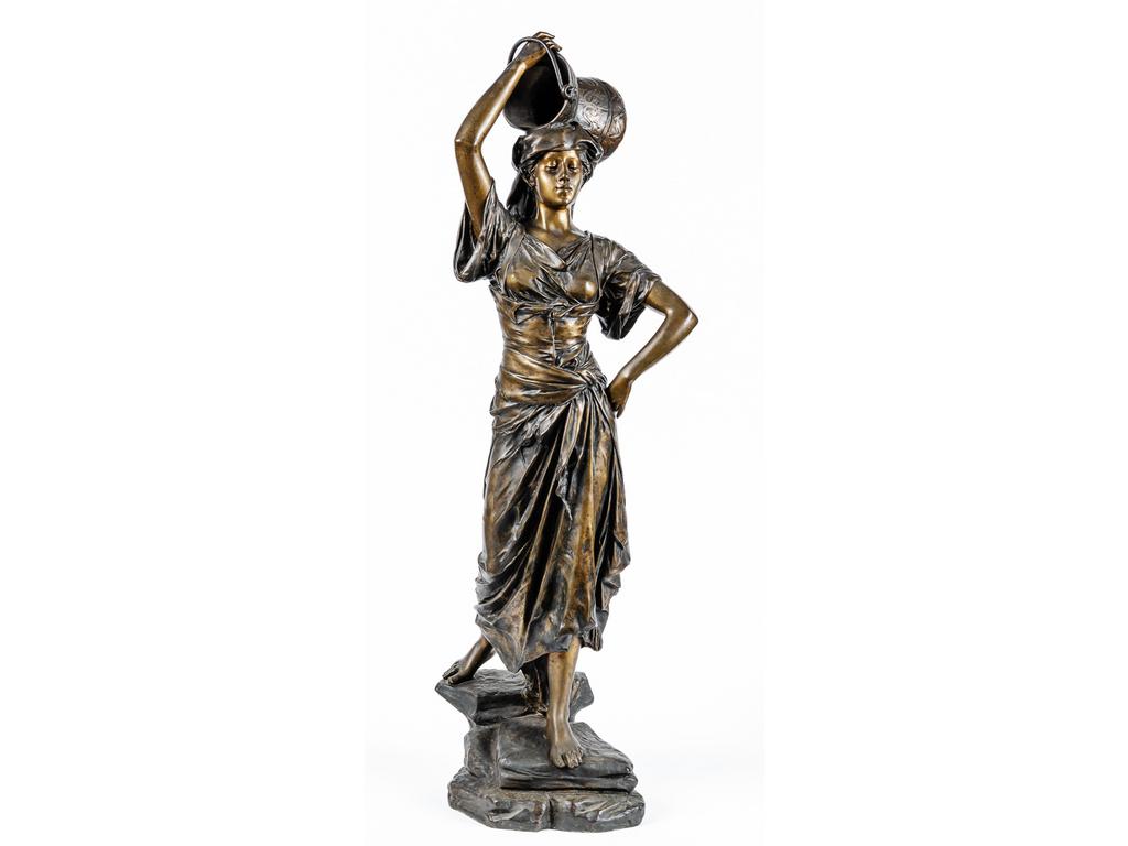 Edouard DROUOT (1859-1945) : La porteuse deau. Important sujet en bronze à patine brune. Hauteur : 97 cm.