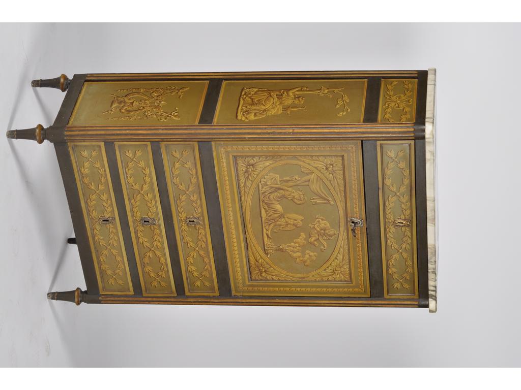 Secrétaire droit de style Louis XVI en bois laqué et rechampi ouvrant par quatre tiroirs et un abattant formant pupitre. Décor peint de scènes mythologiques à la manière de la grisaille. Plateau de marbre blanc veiné vert. Dim : 143 x 82 x 38 cm.