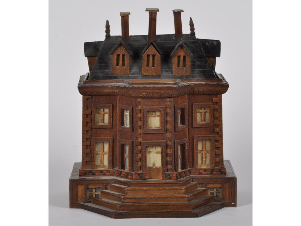 Maquette d'une maison en bois avec son perron. (Petits accidents, quelques manques et parties recollées). Dim : 35 x 29 x 25 cm.