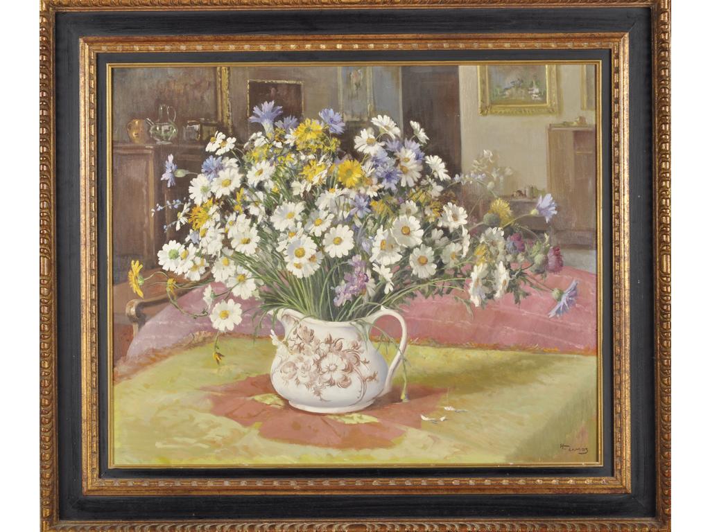 Honoré CAMOS (1906-1991) : Bouquet de marguerites et fleurs champêtres. Huile sur panneau signée en bas à droite. Dim : 60 x 73 cm.