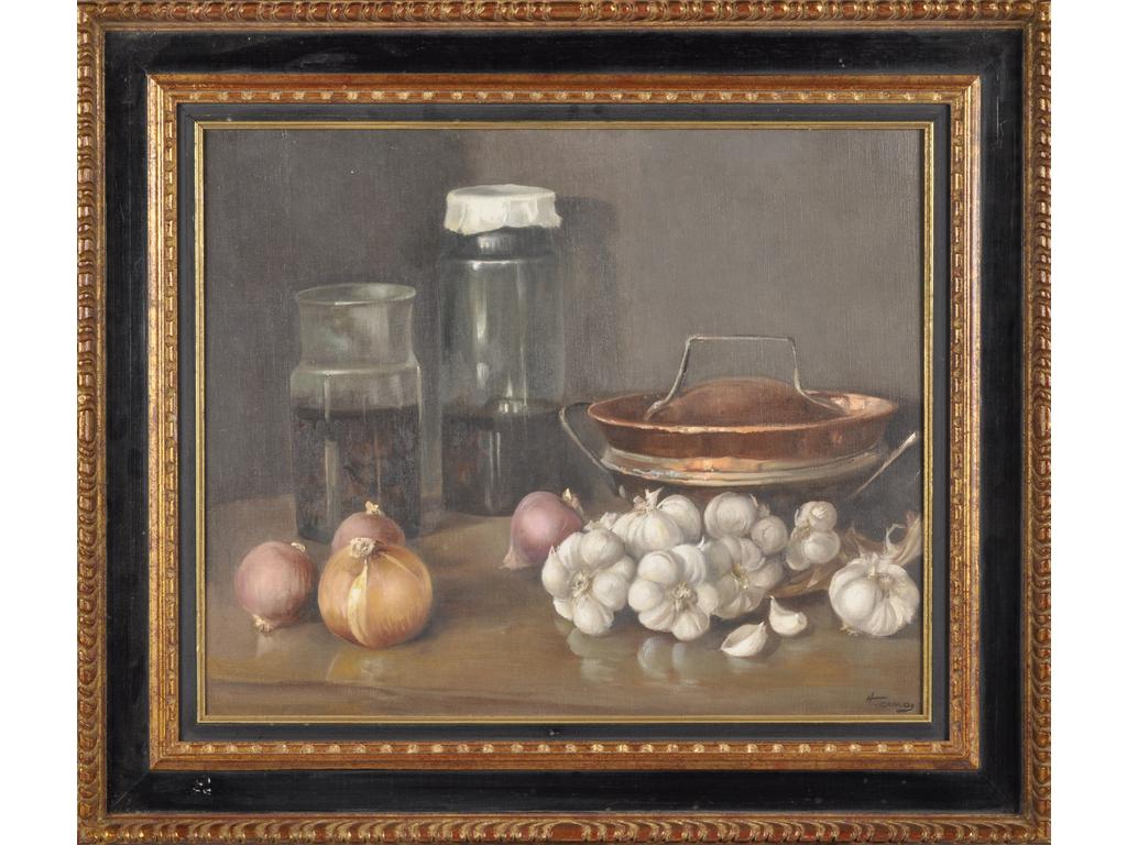 Honoré CAMOS (1906-1991) : Nature morte au cuivre, à l'ail et aux oignons. Huile sur toile signée en bas à droite. Dim : 50 x 61 cm.