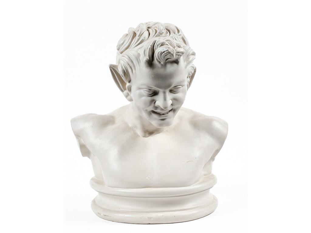 Faune de Vienne : Buste en plâtre portant la plaque des ateliers de moulage du Musée du Louvre (infimes éclats). Hauteur : 52 cm. (restauration au niveau du cou)