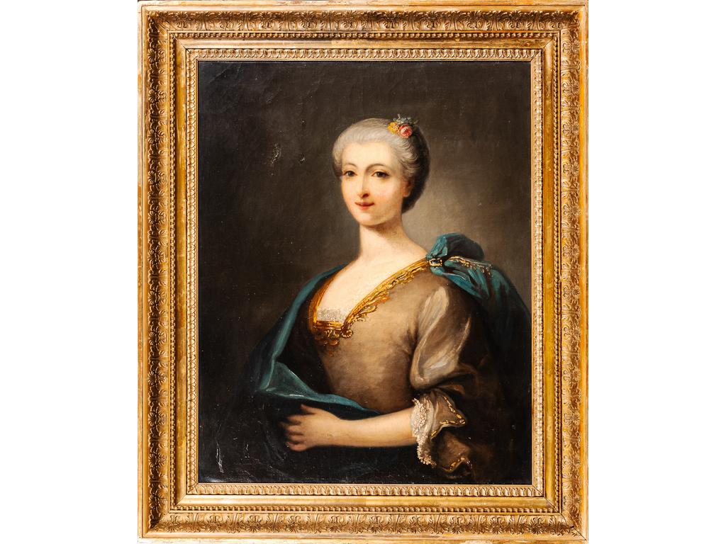 Ecole Française fin du XVIIIème, début XIXème siècle : Portrait de femme en buste. Huile sur toile. (Repeints et restaurations au dos). Dim : 81 x 65 cm.