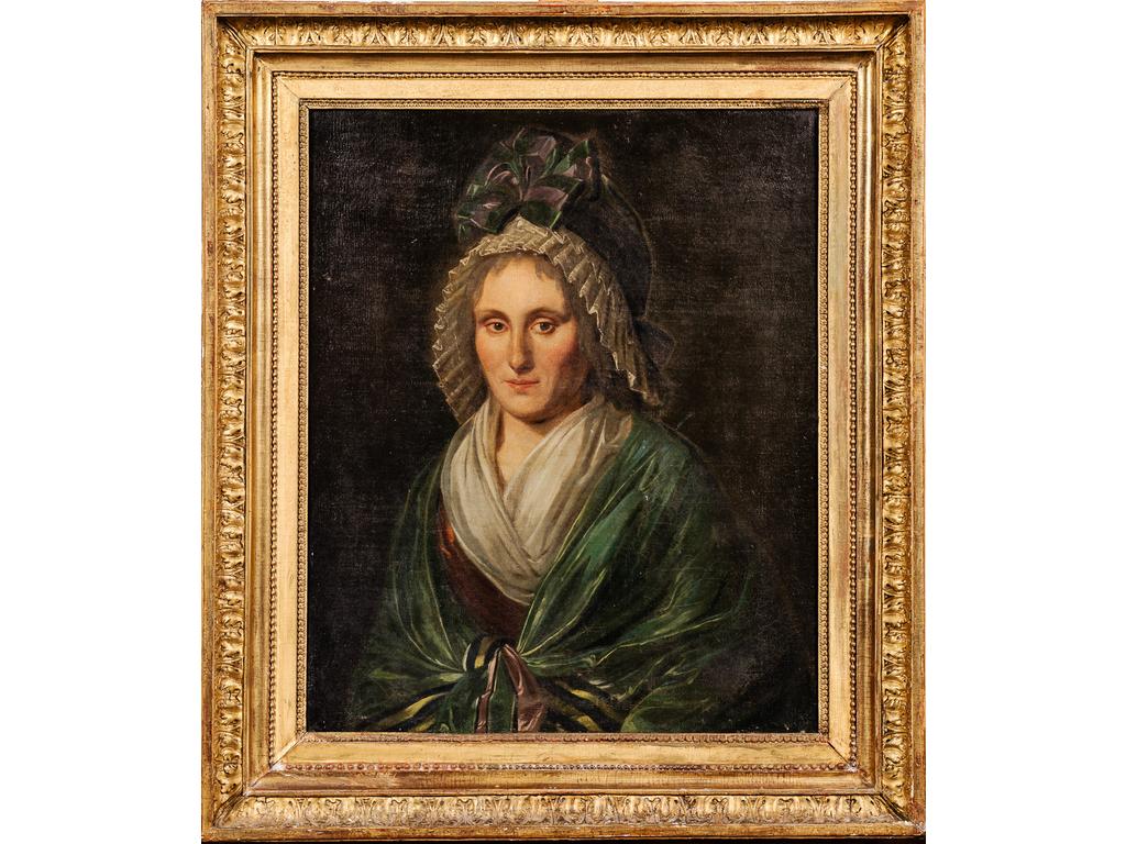Ecole vers 1800 : Portrait de femme à la coiffe en dentelle et châle vert. Huile sur toile, cadre en bois et stuc doré. (Infimes écailles de peintures). Dim : 55 x 46 cm.