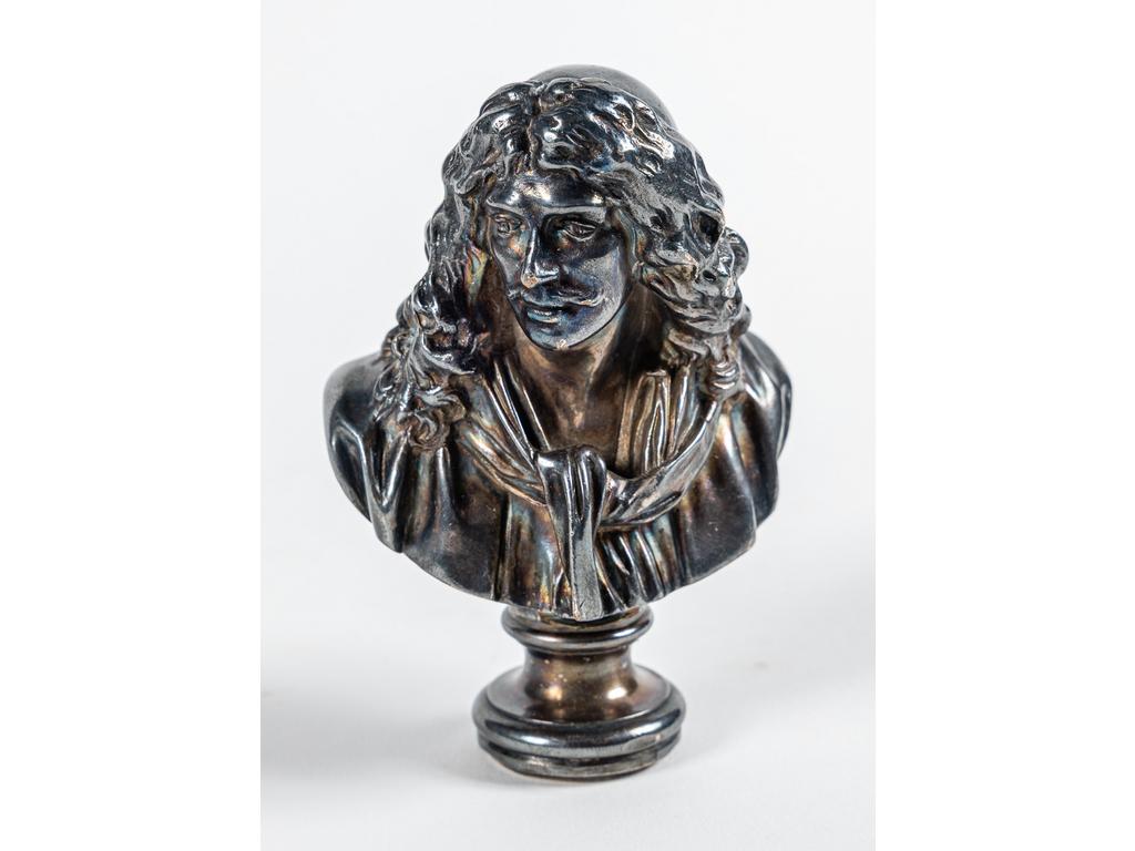 Ferdinand BARBEDIENNE : Sceau en bronze argenté représentant le buste de Molière. Signé. Hauteur : 9.5 cm.