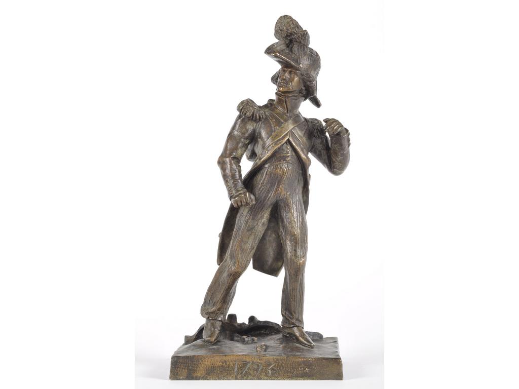 Sujet en bronze patiné figurant un soldat en pied. Terrasse signée Maindron avec la date 1793. (Manque probablement un élément dans la main gauche). H. : 27cm.