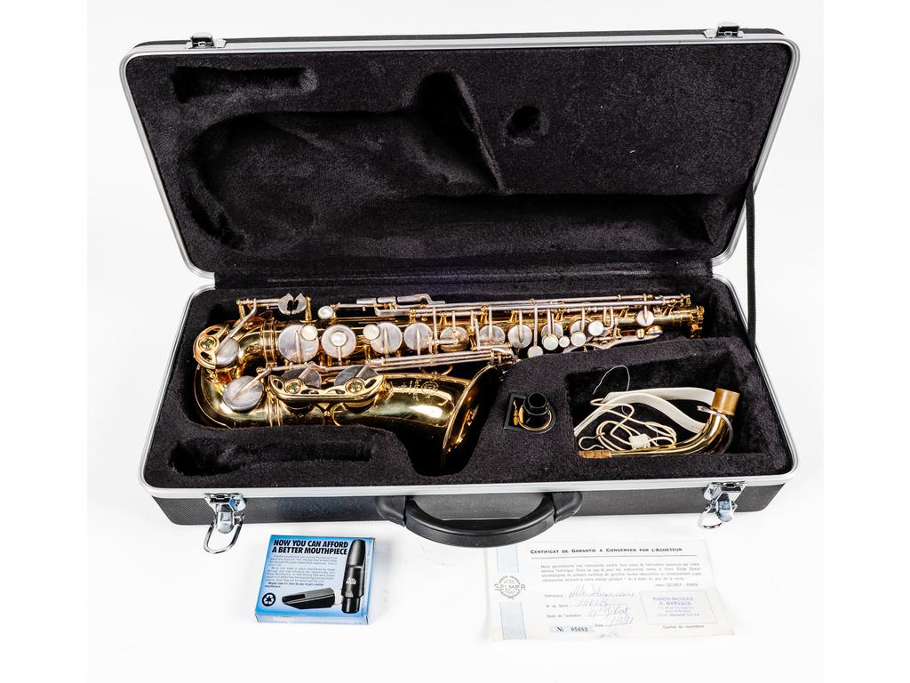 SELMER, Mark VI, 1971 : Saxophone Alto en laiton verni. Made in France. Brevet 920653, M 170301. (Rayures, état d'usage). Dans un étui.