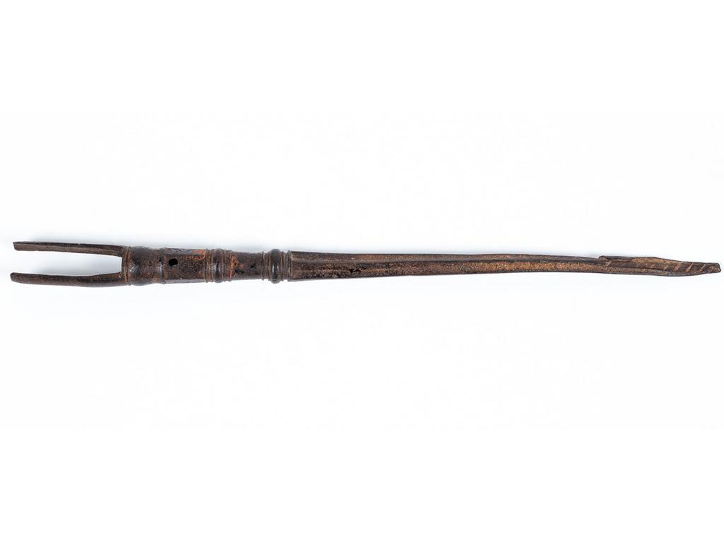 Fer de lance pour la charge. (rouille). Longueur : 44 cm.