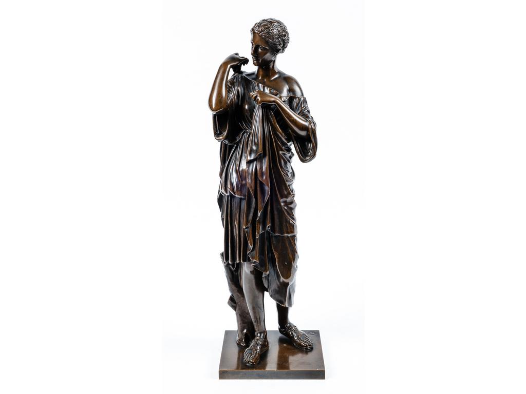 Daprès PRAXITELE : Diane de Gabies. Sujet en bronze à patine brune. Fonte Barbedienne, réduction mécanique. Haut : 50 cm