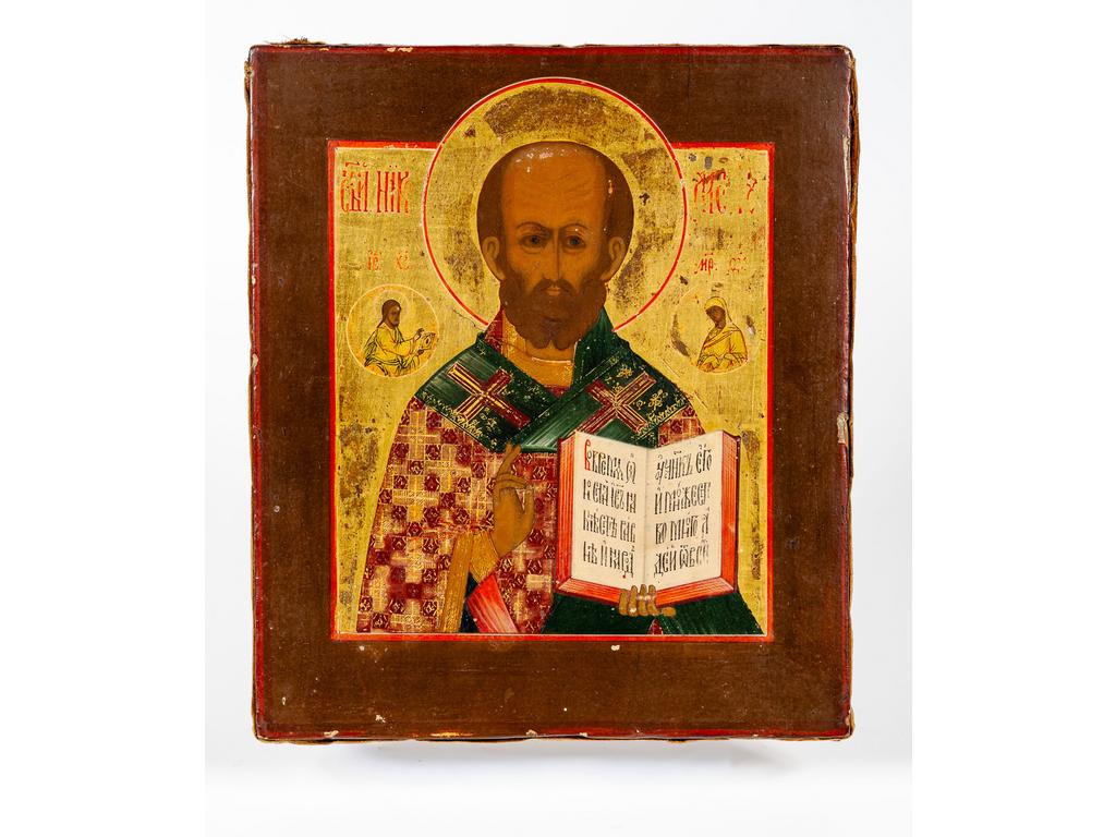 Icone orthodoxe peinte sur panneau de bois représentant un saint personnage. Epoque fin XIXème siècle. (Petite fentes et éclats). Dim : 30.5 x 26.5 cm.