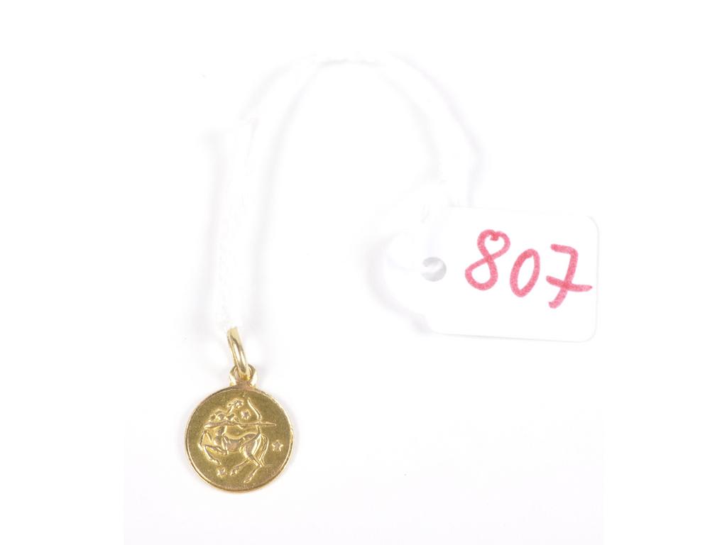 Médaille Sagittaire en or jaune. Poids : 1.5 gr. (AC). Diamètre: 12 mm.