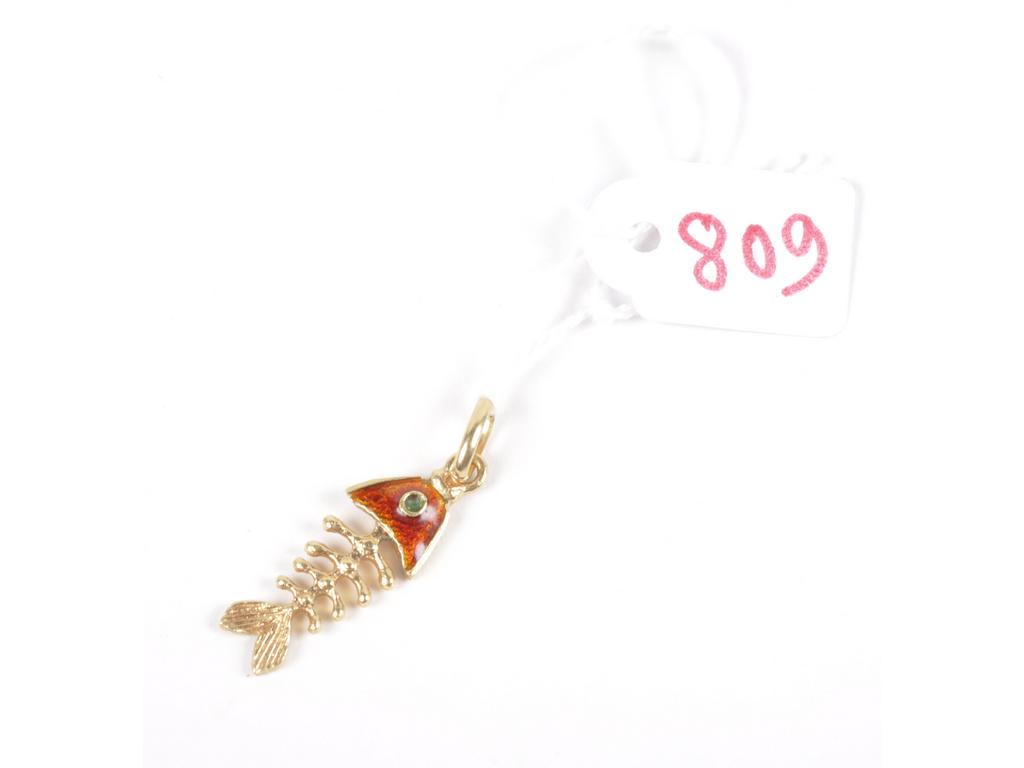 Pendentif poisson émaillé en or jaune. Poids : 2.5 gr. (AC)