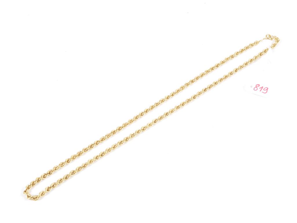 Collier chaîne torsade en or jaune. Poids : 14.8 gr. (AC).