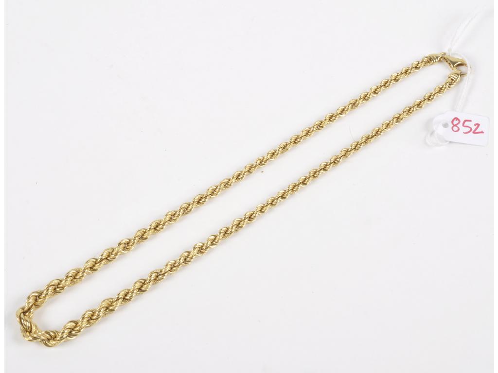 UNOAERRE Collier chute maille torsade en or jaune (AC). Déformations. Long: 45.5 cm. PB: 18.8g