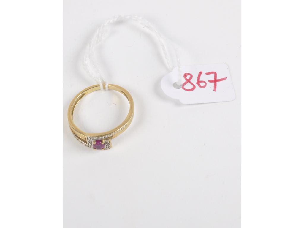 Bague or jaune et bicolore sertie dun saphir rose et de deux petits diamants. Poinçon tête daigle. TDD: 59.5. PB: 3.6g