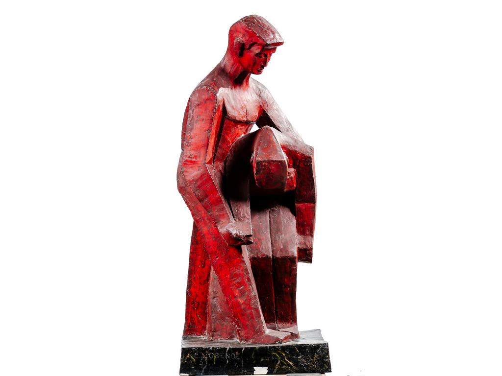 C. JOSENDE (XXe) : Les lutteurs. Important groupe en plâtre patiné rouge reposant sur un socle. Signé. (éclats). Haut : 108 cm