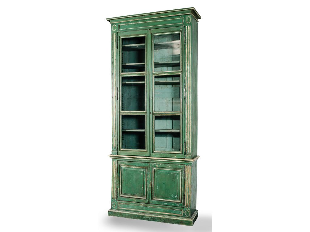 Bibliothèque en bois laqué à décor de canaux ouvrant, en partie supérieure par deux portes vitrées et en partie basse, par deux vantaux. (Sauts de peinture et éclats). Dim : 289 x 131 x 46 cm.