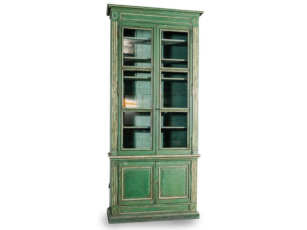 Bibliothèque en bois laqué à décor de canaux ouvrant en partie supérieure par deux portes vitrées et en partie basse, par deux vantaux. (Sauts de peinture et éclats). Dim : 289 x 131 x 46 cm.
