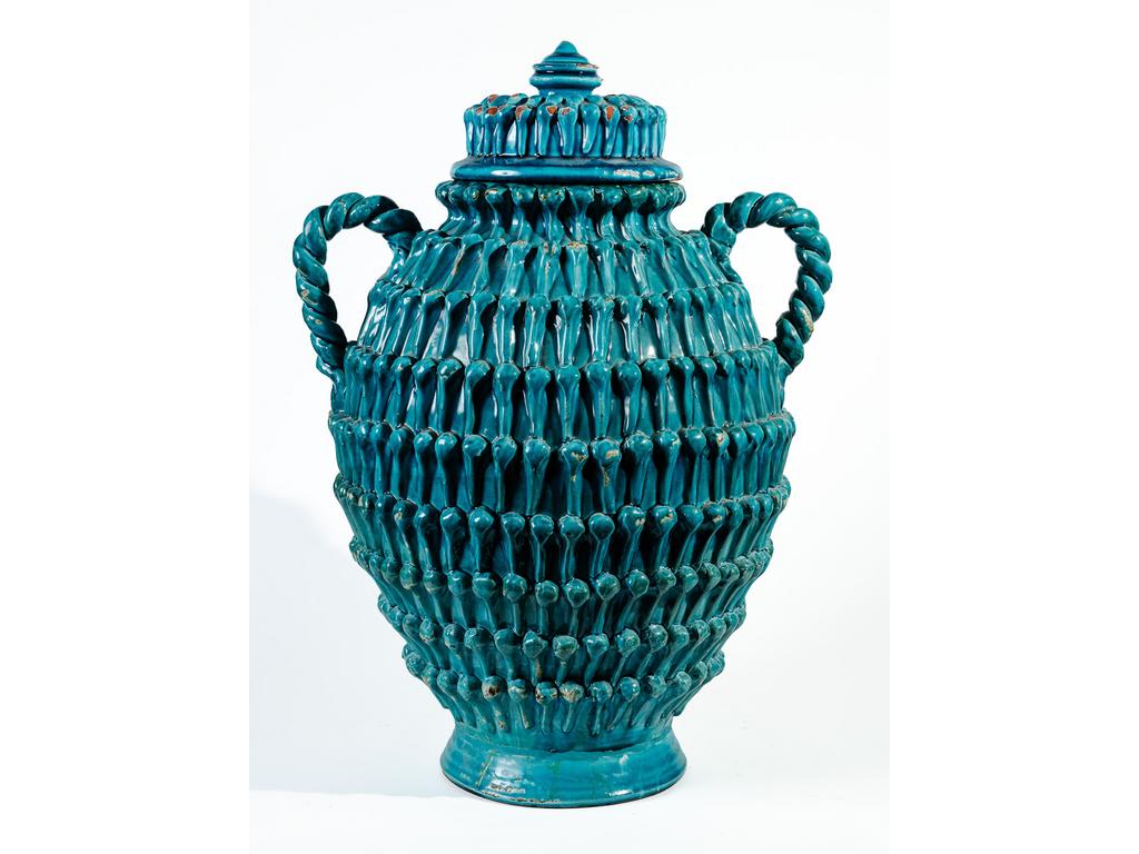 Grande potiche à anses en terre cuite émaillée turquoise à décor dit 