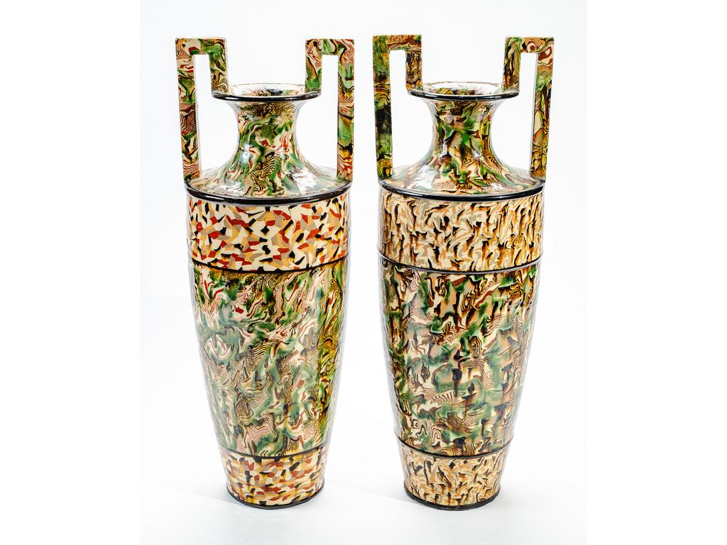 Manufacture PICHON à Uzès : Paire de vases marbrés en terres mêlées de forme balustre à anses à l'Etrusque. Signés du cachet. (Une anse cassée, recollée). Hauteur : 51 cm.