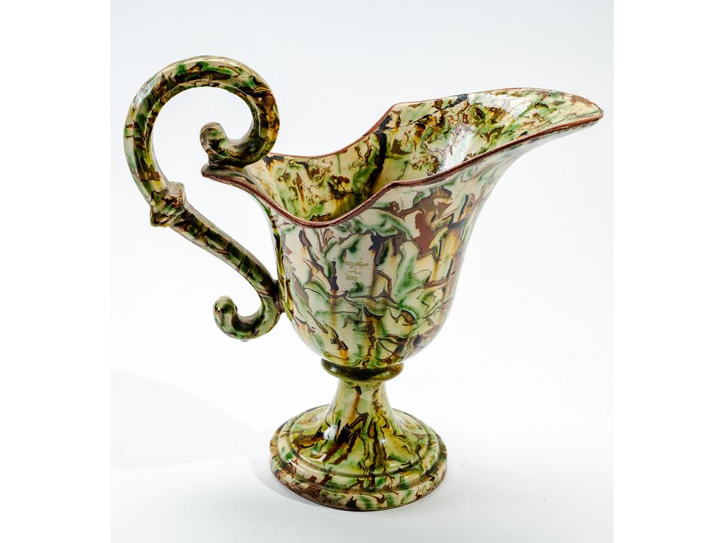 Manufacture PICHON à Uzès : Aiguière casque marbrée en terres mêlées vertes. Signée du cachet. (Bec cassé, recollé). Hauteur : 25 cm.