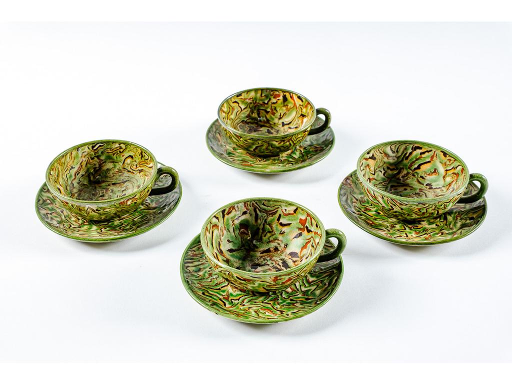 Manufacture PICHON à Uzès : Quatre tasses et sous-tasses à décor marbré en terres mêlées.