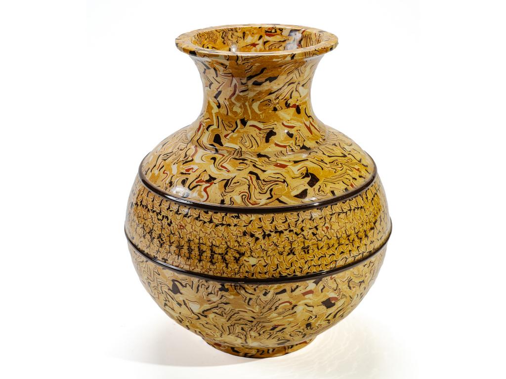 Manufacture PICHON à Uzès : Vase globulaire marbré en terres mêlées ocres à col étranglé. Signé du cachet « Bernard et Véronique PICHON ». Hauteur : 30 cm.