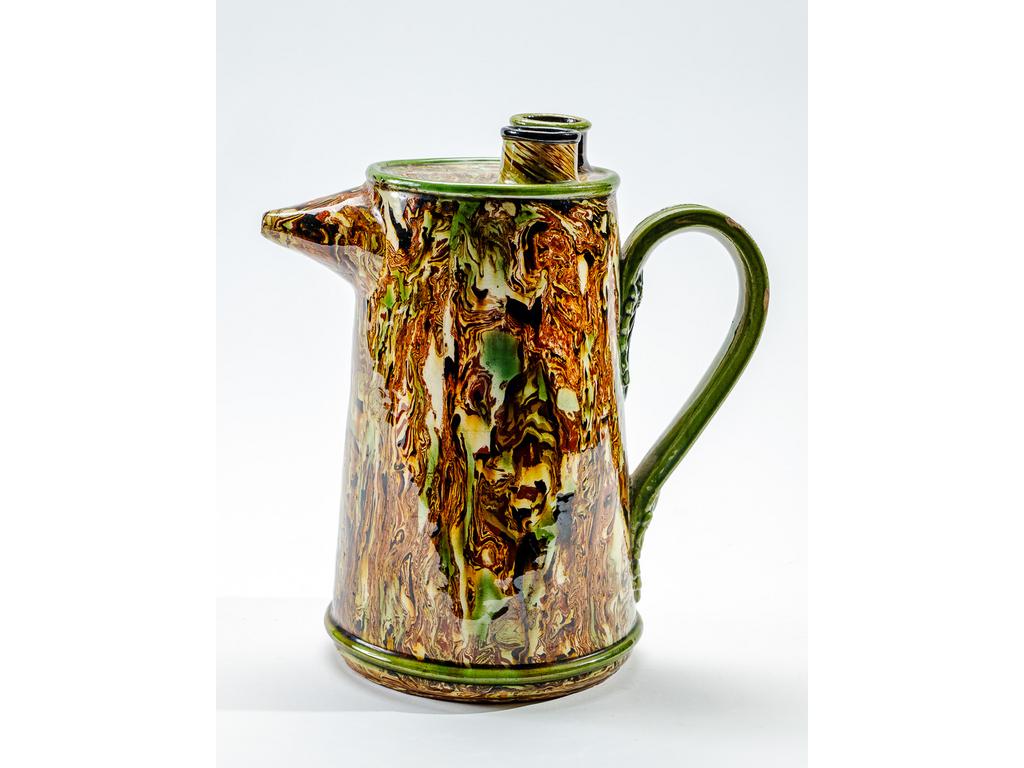 Manufacture PICHON à Uzès : Pichet à eau de Seltz à double réservoir et à décor marbré en terres mêlées. Signé du cachet de François PICHON. (Manque les bouchons). Hauteur : 23 cm.