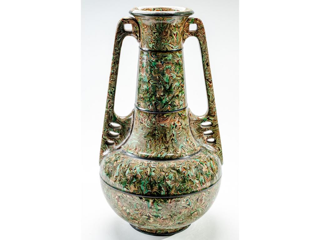 Manufacture PICHON à Uzès : Important vase en forme d'amphore, à anses et long col étranglé à décor marbré en terres mêlées. Hauteur : 50,5 cm.