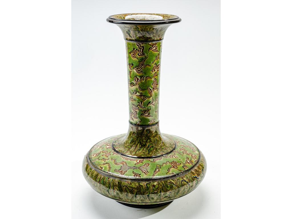 Manufacture PICHON à Uzès : Vase à panse aplatie et long col étranglé à décor marbré en terres mêlées. Signé du cachet de François PICHON. Hauteur : 34,5 cm.