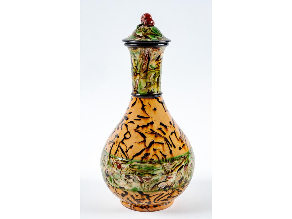 Manufacture PICHON à Uzès : Grand flacon de forme balustre sur piédouche à décor marbré en terres mêlées et couvercle surmonté d'un fruit en relief. Signé du cachet de François PICHON. (Infimes éclats au col). Hauteur : 26 cm.
