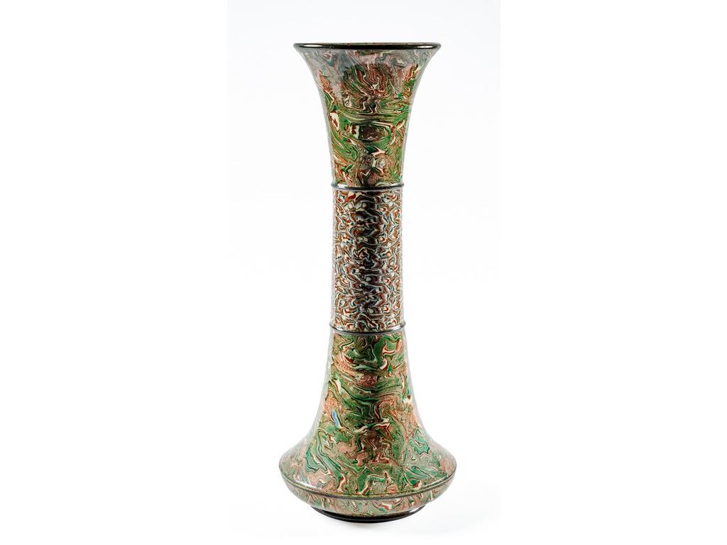 Manufacture PICHON à Uzès : Grand vase cornet à long col évasé à décor marbré en terres mêlées. (Percé postérieurement à l'électricité, un éclat au talon et importants fêles sous la base). Hauteur : 46 cm.