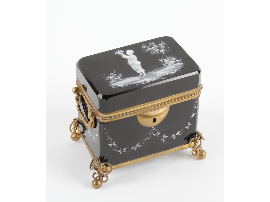Coffret à senteurs en verre noir à décor émaillé blanc dit  