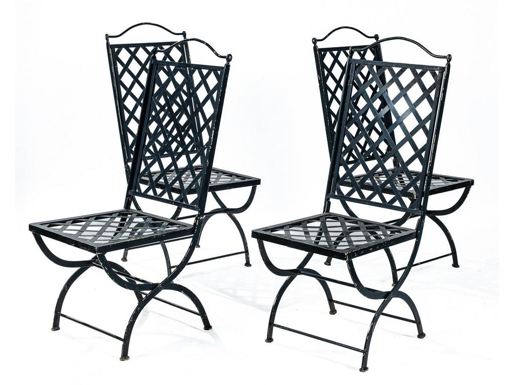 Hervé BAUME : Huit chaises de jardin en fer forgé laqué noir. (usures)