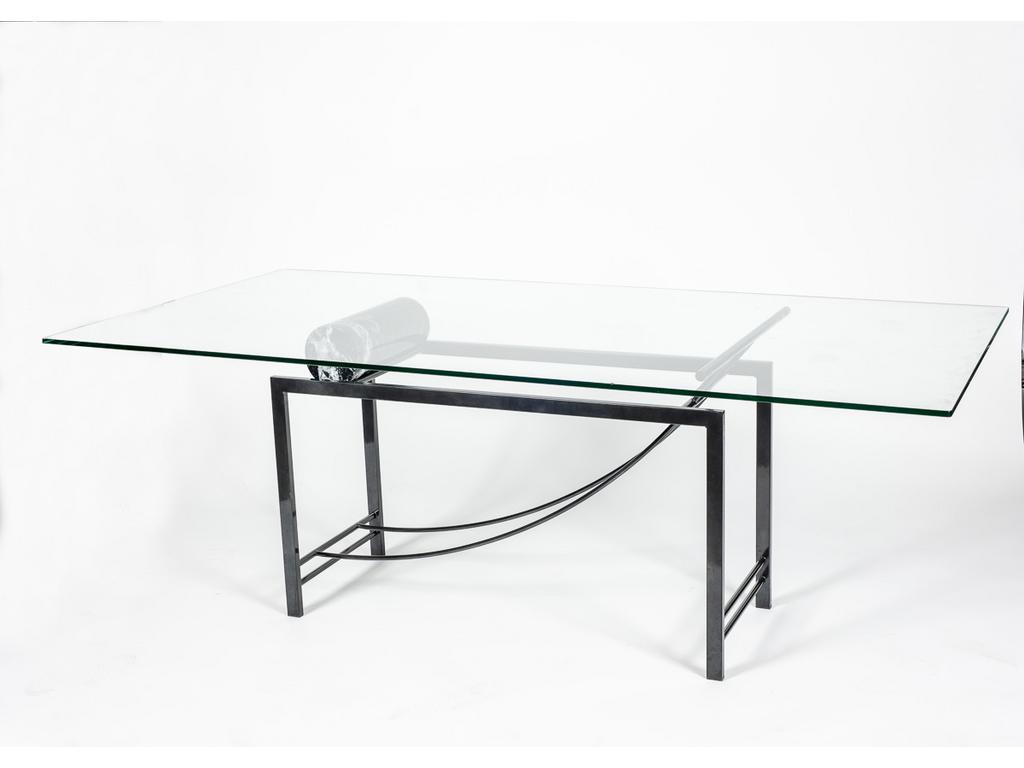ROCHE BOBOIS : Table moderniste de salle à manger. Le plateau en verre (petit éclat sur un grand côté) repose sur un piétement métallique gris anthracite et un rouleau en marbre. Dim : 71 x 200 x 100 cm.