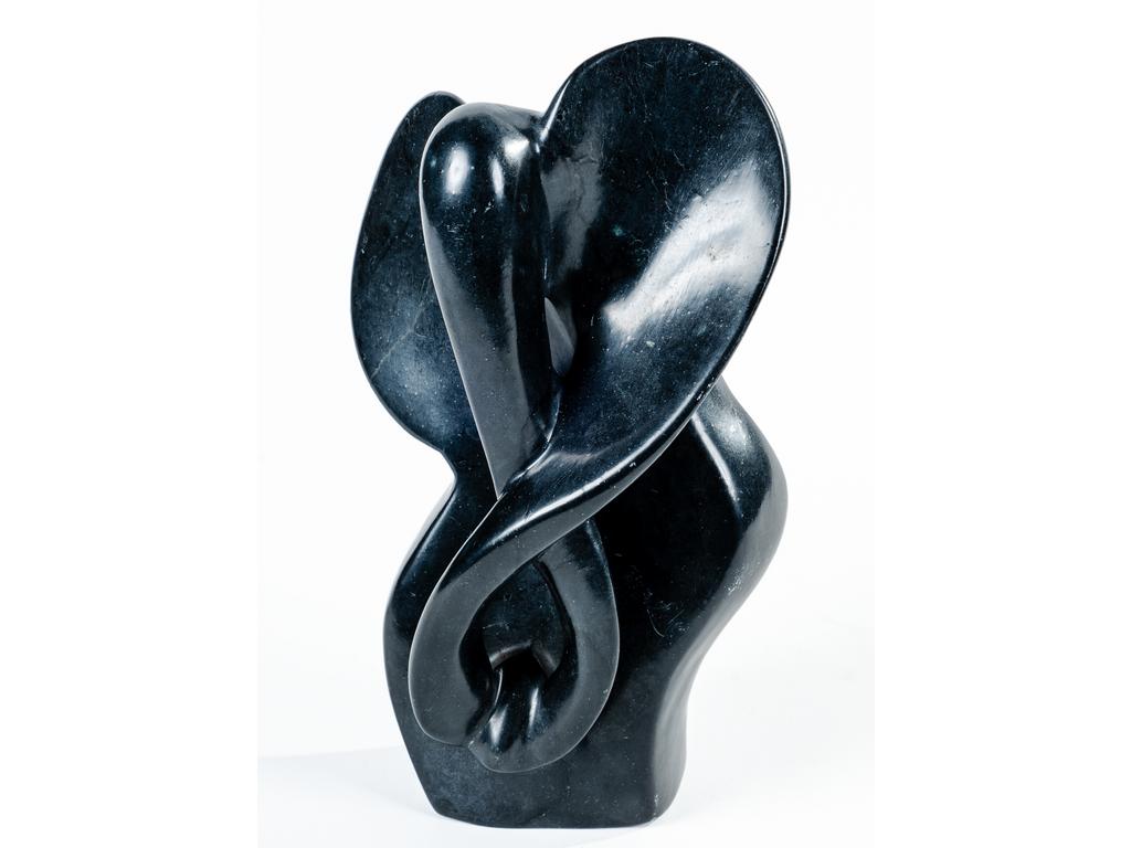 Shadreck CHATSAMA (1948-2022) : Tête d'éléphant. Sculpture en pierre noire. Signée. Hauteur : 18 cm.
