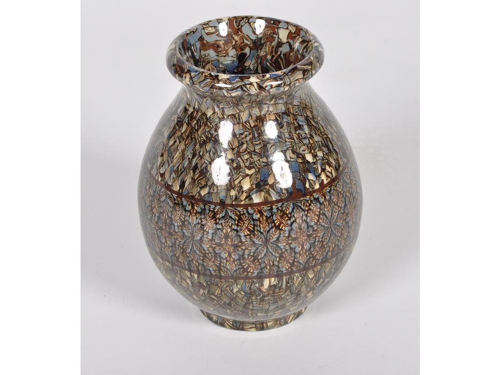 GERBINO à Vallauris : Vase piriforme en terre polychrome, mêlée et mosaïquée. Signé. Hauteur : 22 cm.