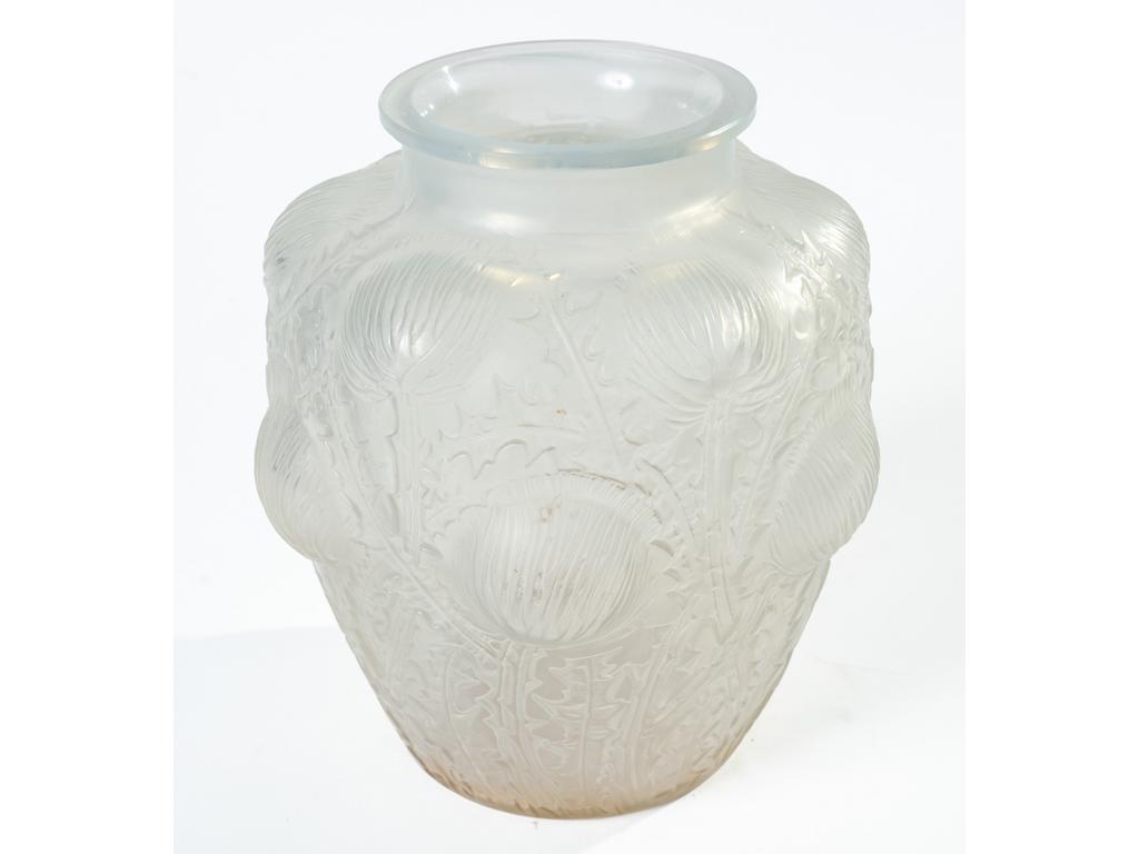 René LALIQUE (1860-1945) : Vase modèle DOMREMY, en verre opalescent à décor moulé de chardons. Signature à la pointe 