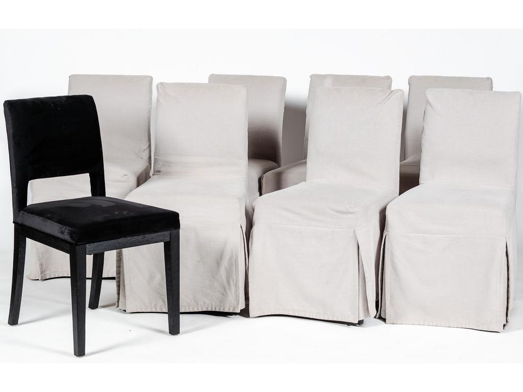 Suite de huit chaises modèle « Fancy » en bois teinté noir et velours noir avec housses.