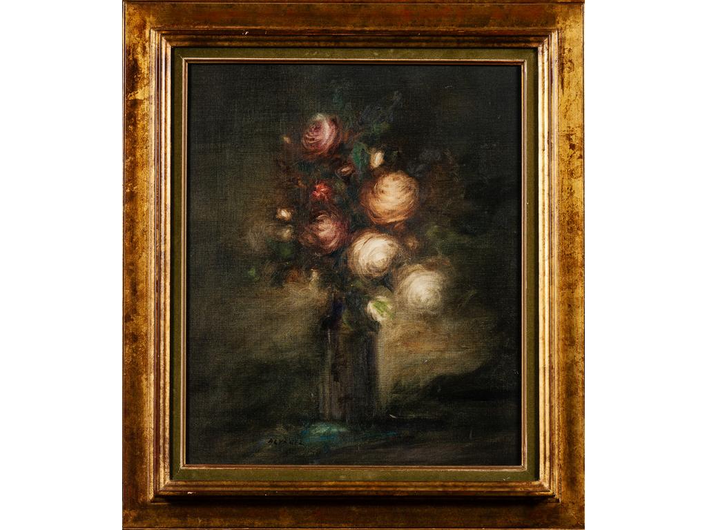 Luis ALVAREZ (1929-1997) : Nature morte au bouquet de roses. Huile sur toile signée en bas à gauche. Dim : 55 x 46 cm.