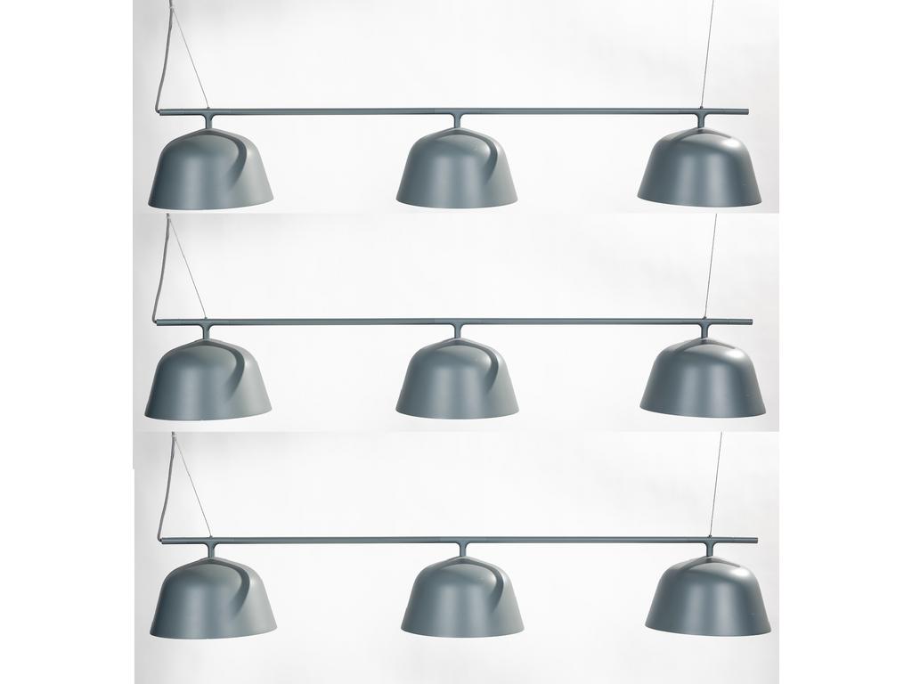 Trois suspensions en métal gris à trois globes chacune. Modèle MUUTO. Longueur : 120 cm.